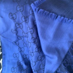 Gucci large light weight scarf